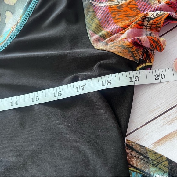 Frank Lyman Handkerchief Hem Multicolored Top Short Sleeve Top size 12 - Picture 15 of 16